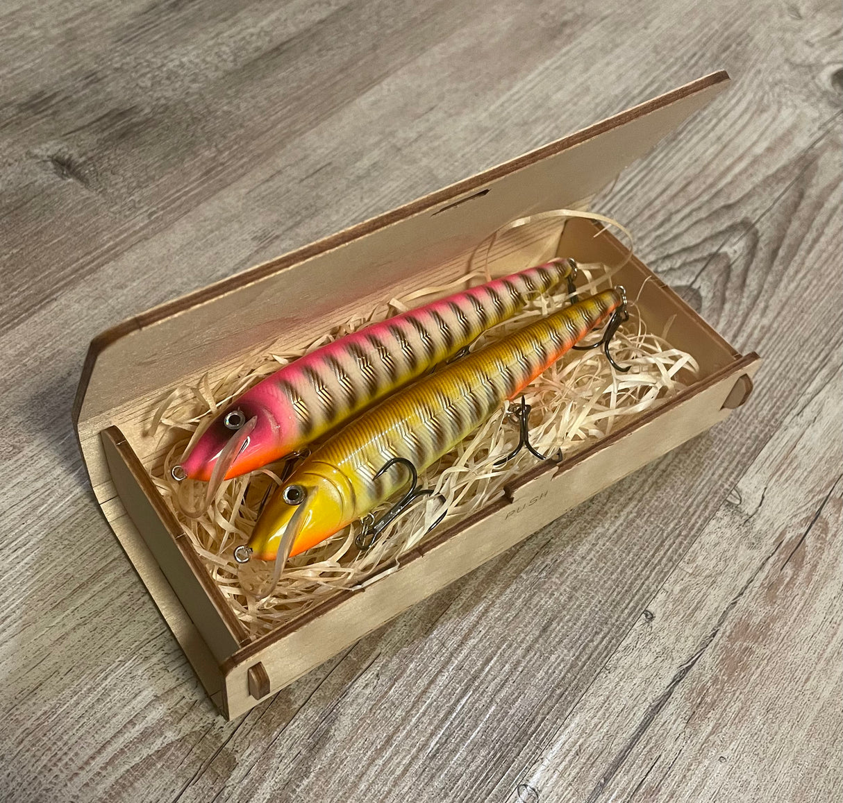 Koukkukunkku spesiaalivärit lahjarasiassa